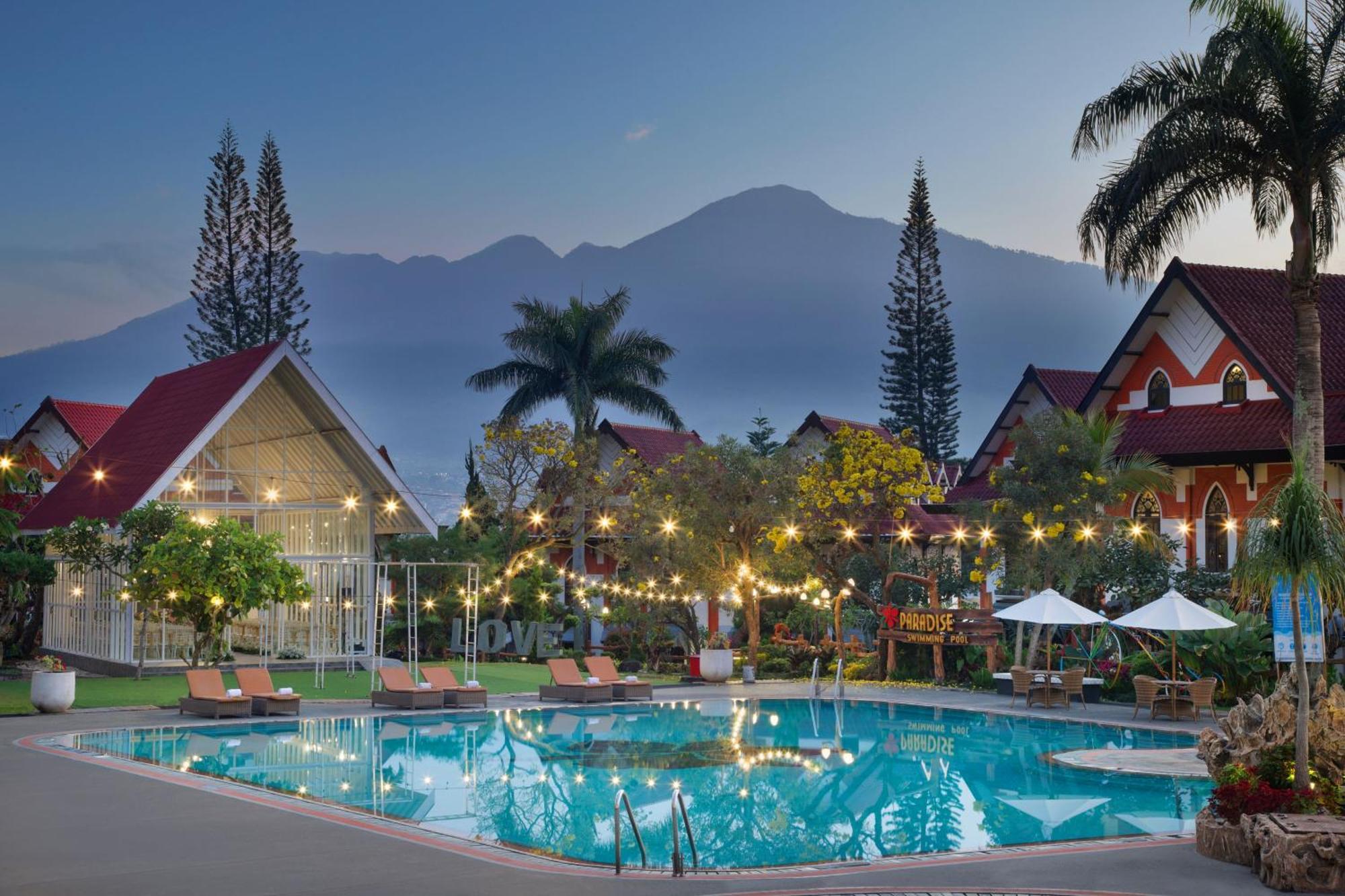 Royal Hotel And Villa Batu Бату Екстер'єр фото