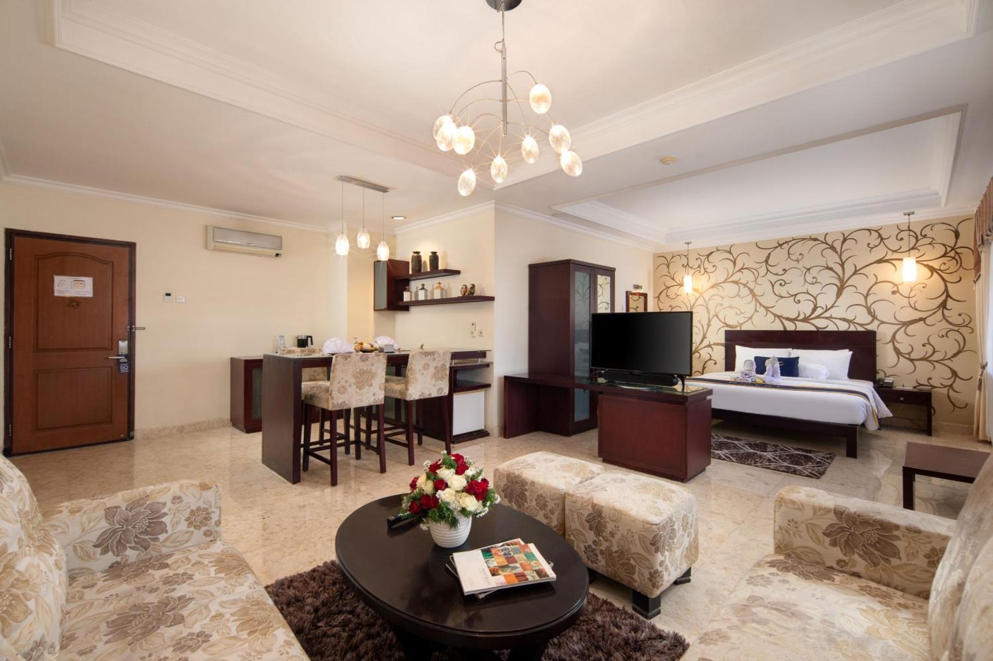 Royal Hotel And Villa Batu Бату Екстер'єр фото