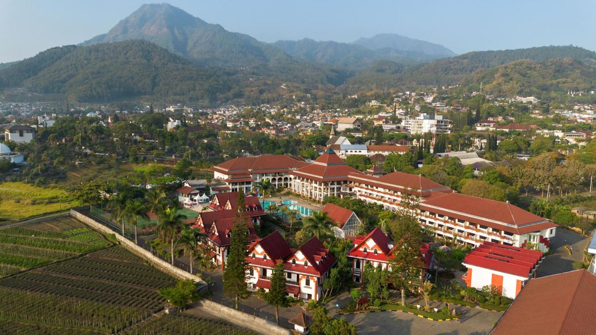 Royal Hotel And Villa Batu Бату Екстер'єр фото