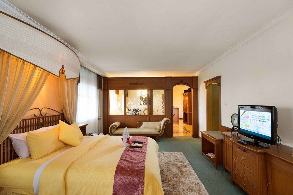 Royal Hotel And Villa Batu Бату Екстер'єр фото